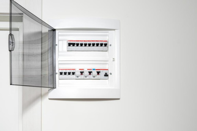 Électricien à Beauzac : installation, maintenance et mise aux normes